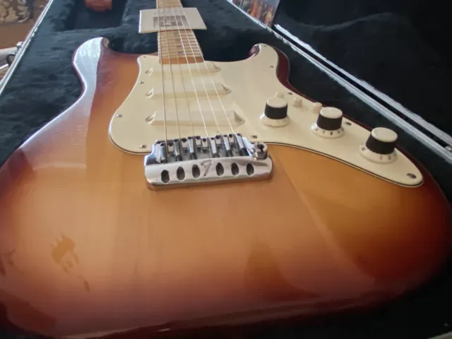 Fender Stratocaster Élite 1983.                         100% Originale  USA  CBS 6