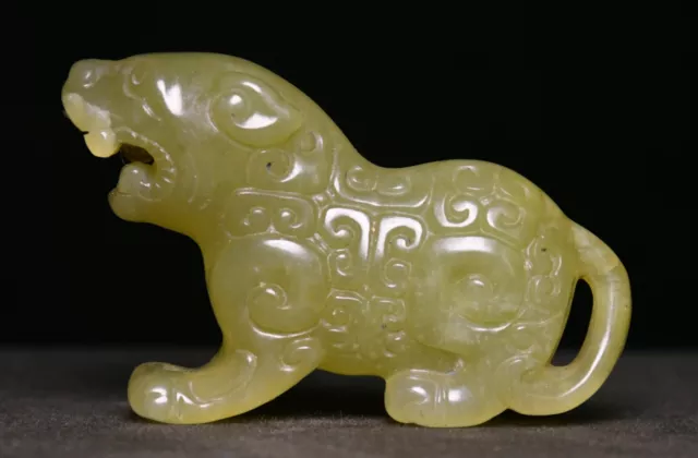 6CM Old Chinese Dynasty Natural Jade Carve Beast Animal Statue Amulet Pendant