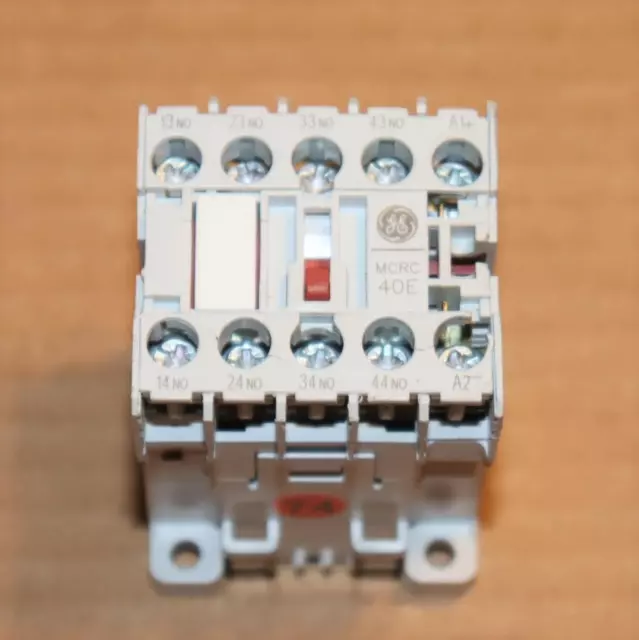 One GE MCRC040AT  Mini Contactor Relay 12VDC Coil