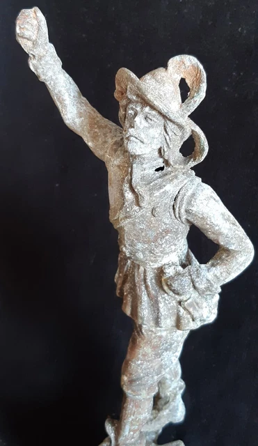 Figura antigua mosquetero caballero hombre de metal 10 pulgadas de alto