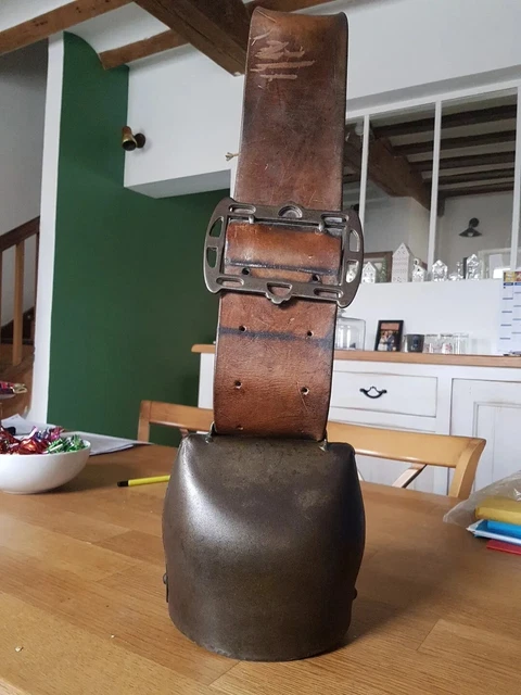 Cloches de traîneau en laiton antique sur bracelet en cuir