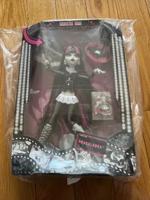 https://www.picclickimg.com/0twAAOSw9QRlXj60/New-Monster-High-Doll-Draculaura-Reel-Drama-Collector.webp