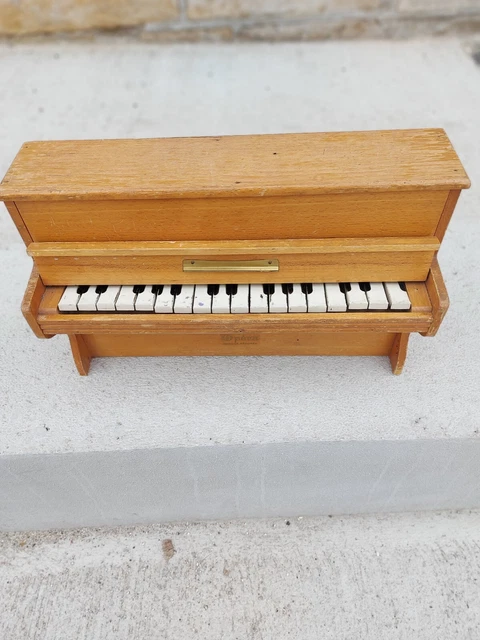ANCIEN JOUET petit piano des années 1940 voir photos EUR 35,00