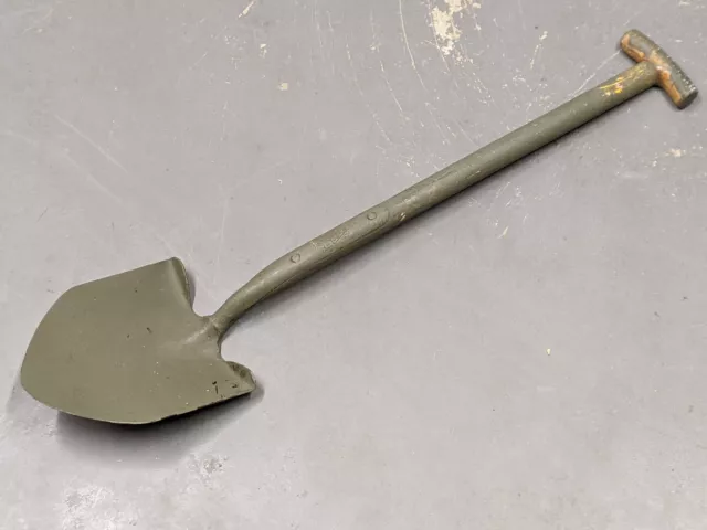 British Army - Military - MOD - 3 ft General Service Shovel Spade - 1972