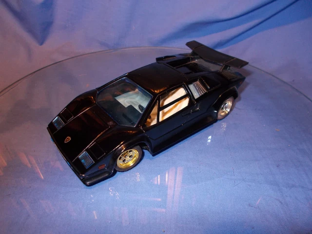 Majorette 1/24 Lamborghini Countach 5000 Quattrovalvole - Rouge, Métal, Made In France