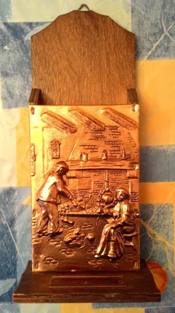 Antiguo Revistero De Cobre Repujado Con Bonita Escena Rústica