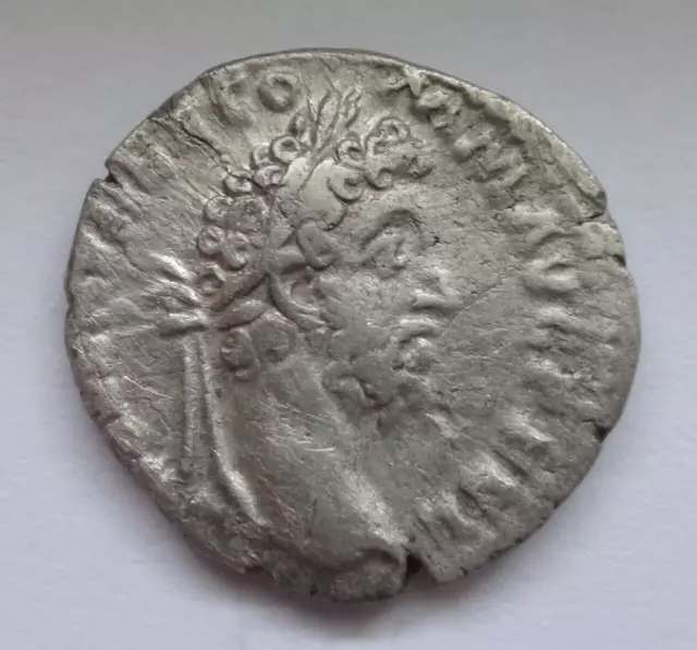 Commodus, AD 177-192. AR, Denarius.   g / 17 mm.    170    G