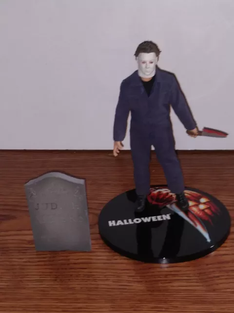 MezcoToyz One: 12 Collective Halloween Michael Myers Action Figure No Box