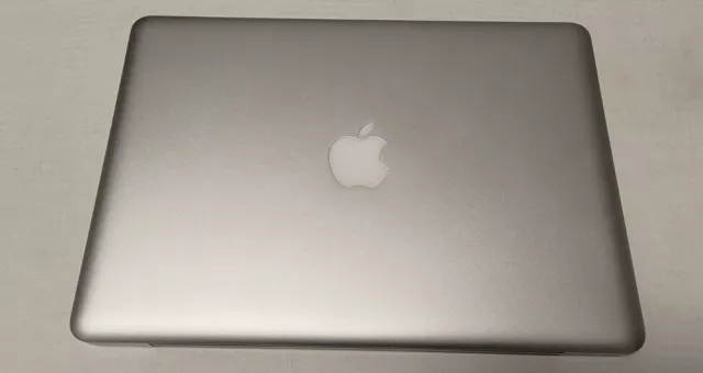 Apple MacBook Pro 13,3" (Intel Core i5, 16GB RAM, 1TB SATA SSD) + accessori vari