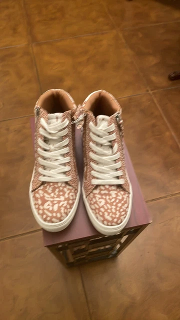 Brand New Universal Thread womans Brooklyn High Top sneakers