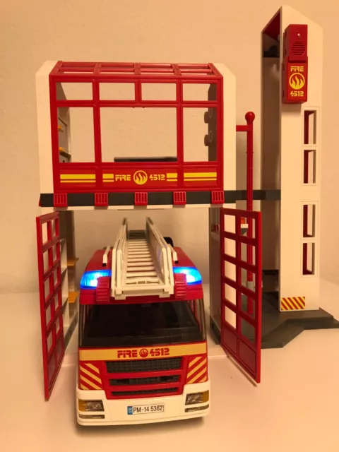 Playmobil Feuerwehrstation, Feuerwehrauto und Feuerwehrmannschaft