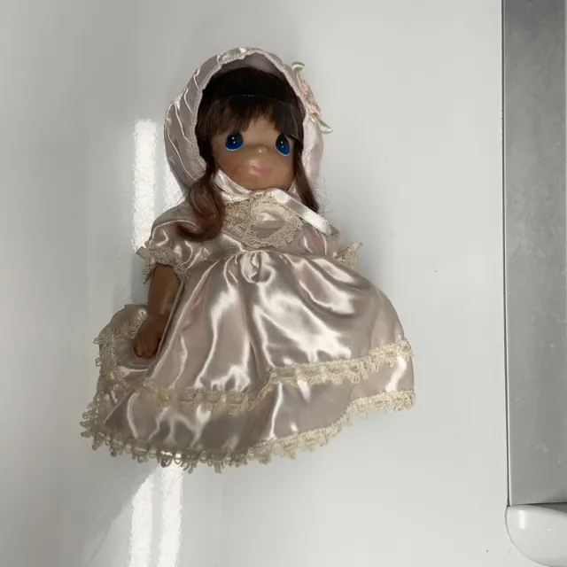 PRECIOUS MOMENTS DOLL 9” Tender Hearts (Brunette) #2188