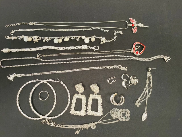 Lot De Bijoux Anciens Et Fantaisie Vintage - Argenté, Métaux Variés, Occasion (lot R169)
