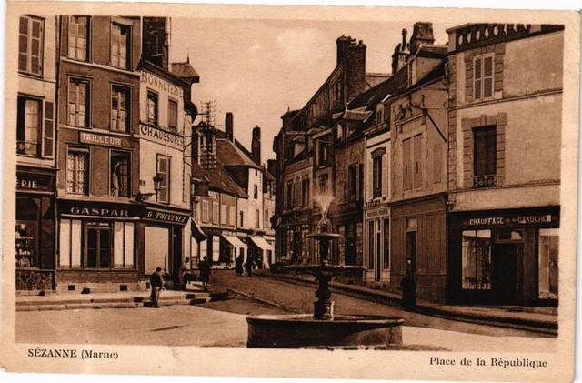 CPA SEZANNE (Marne) - Place de la Republique (245321)
