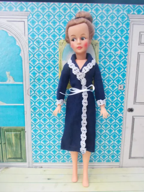 Stunning rare 1960s Tammy doll mom with honey blonde hair