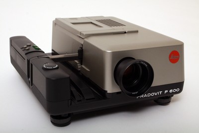 PROIETTORE diapositive AGFA DIAMATOR 100 PORTATILE IN VALIGIA VINTAGE del 1970 