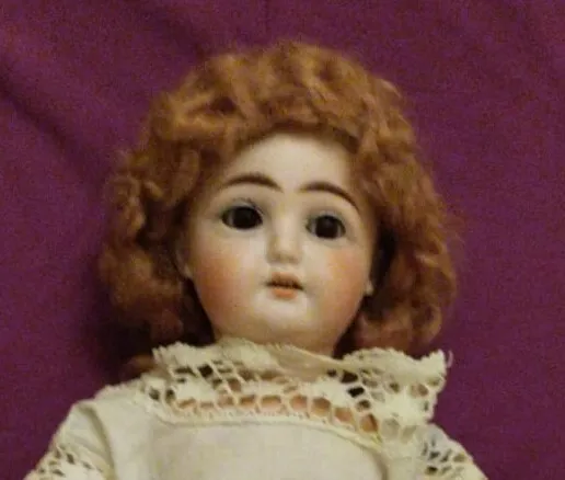 muñeca antigua de porcelana