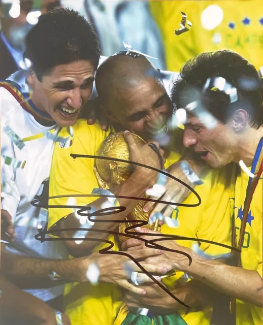 Football - Roberto Carlos Signed 10x8 Pre-Print Brazil WC 2002 Trophy Photo