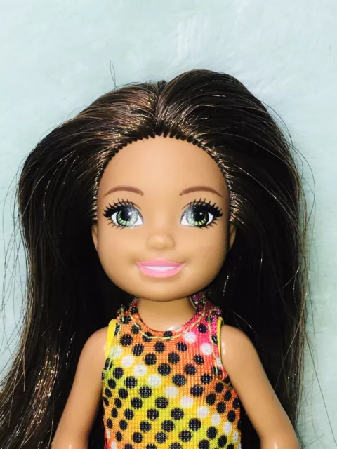 Mattel - Barbie Club Chelsea - 6” Beach Doll - Brunette + Dress
