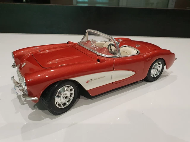 BBURAGO Chevrolet Corvette 1957 échelle 1/18 - Miniature Neuve - Réf 3024