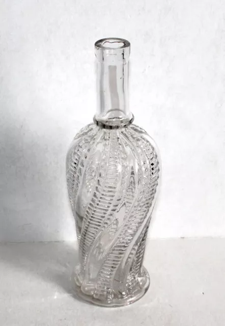 JOLIE ANCIENNE CARAFE BOUTEILLE EN VERRE MOULÉ, MOTIF TORSADE - VINTAGE H:25cm