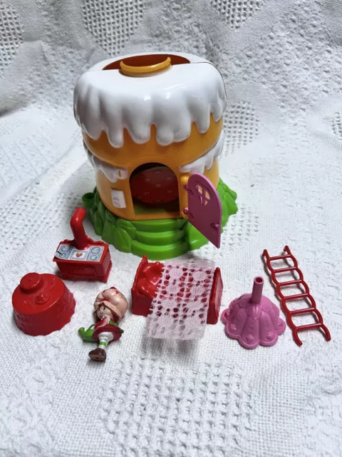 Vintage 1981 Strawberry Shortcake House Miniatures Kenner American Greetings Toy