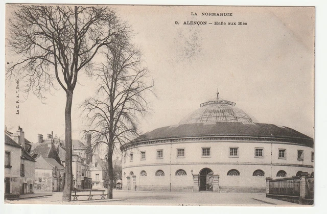 ALENCON - Orne - CPA 61 - La Halle au Blés
