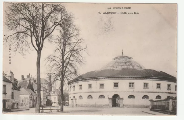 ALENCON - Orne - CPA 61 - la halle au Blés