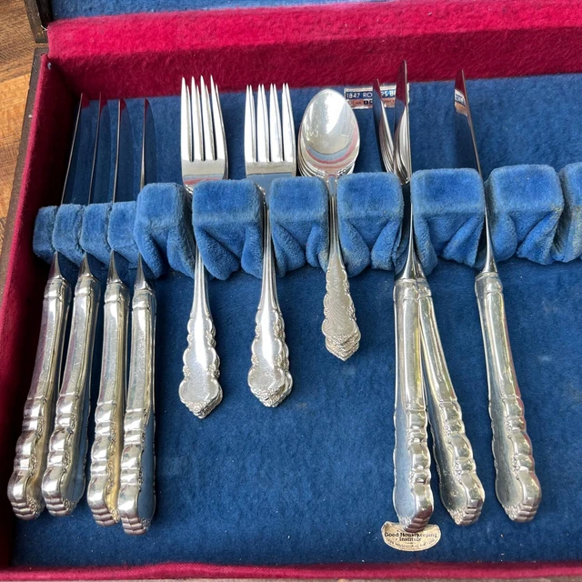 Oneida Heirloom Sterling Silver Martinique Pattern Flatware Service 22 pieces