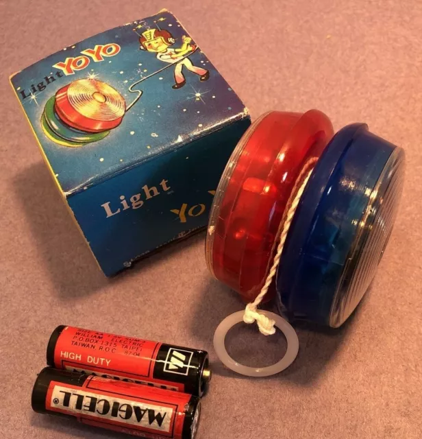 VINTAGE 80'S LIGHT YO YO TOY BATTERY FLYING SAUCER TAIWAN Works 2”