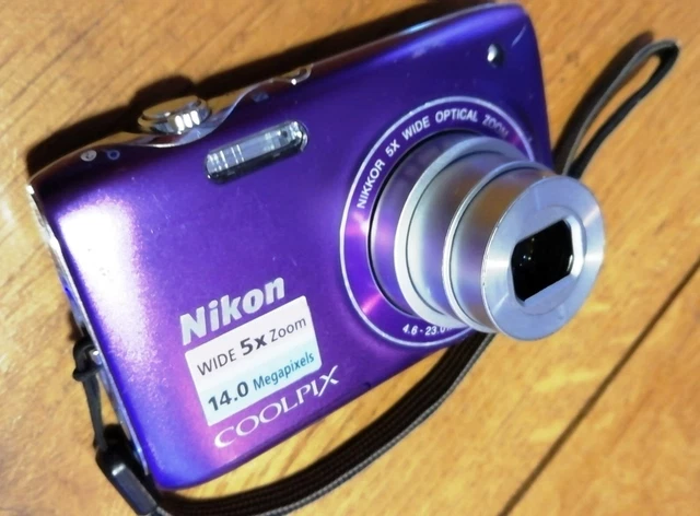 Appareil photo numérique vintage : Nikon Coolpix S3100 - Japon années 2010
