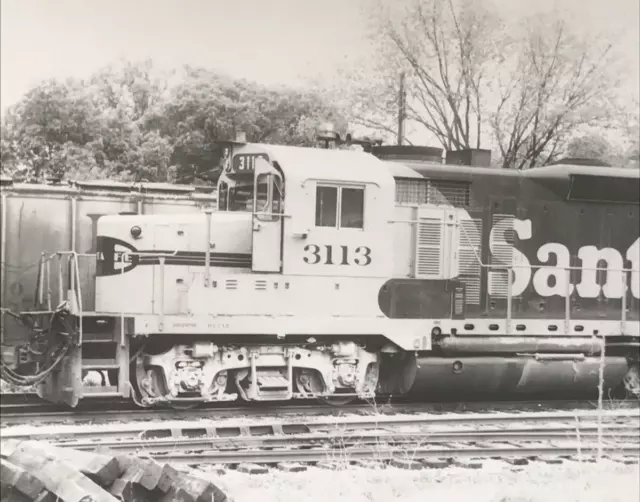 Atchison Topeka & Santa Fe Railway Railroad ATSF #3113 GP20 Electromotive Photo