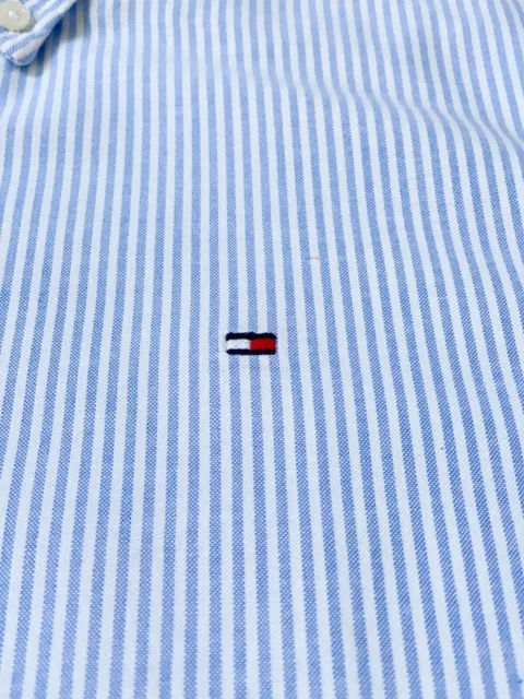 TOMMY HILFIGER Men’s Short Sleeve Bottom Down Regular Fit Casual Shirt Blue/whit