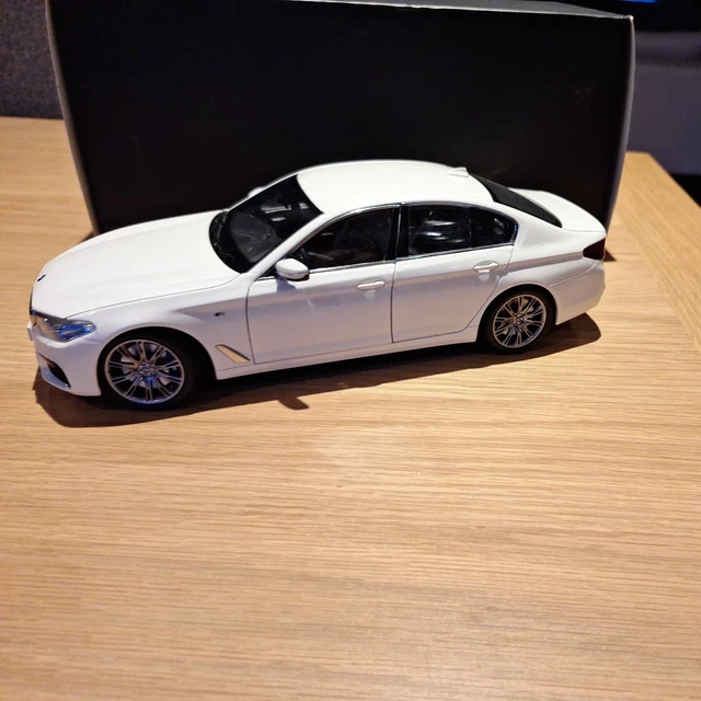 KYOSHO 1:18 SCALE BMW 545i 5 Series Touring E61 Grey Estate