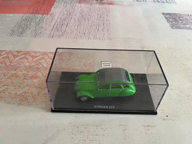 Voiture Miniature Citroen 2CV Verte Universal Hobbies 1/43