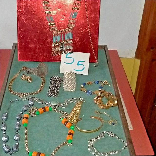 Collier Fantaisie Vintage France – Décoré, Multicolore, Occasion