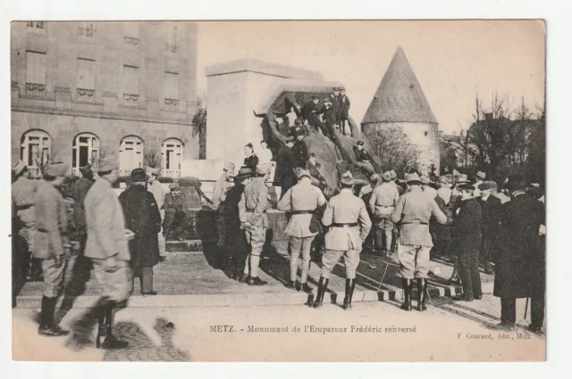 METZ  - Moselle - CPA 57 - Militaire - Metz délivrée Empereur Fréderic renversé