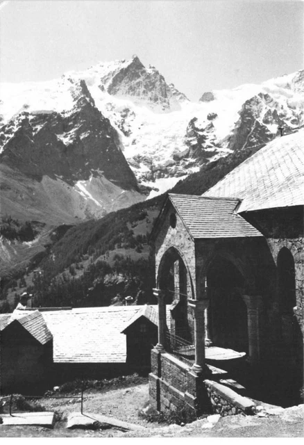 05 Les Terrasses Ae#Dc022 L Eglise Du Village Au Fond Le Grand Pic De La Meije