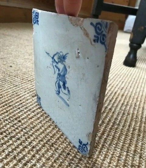 ANTIQUE 18C c.1750 DUTCH DELFT TILE BLUE AND WHITE DEPICTING AN ARCHER 2