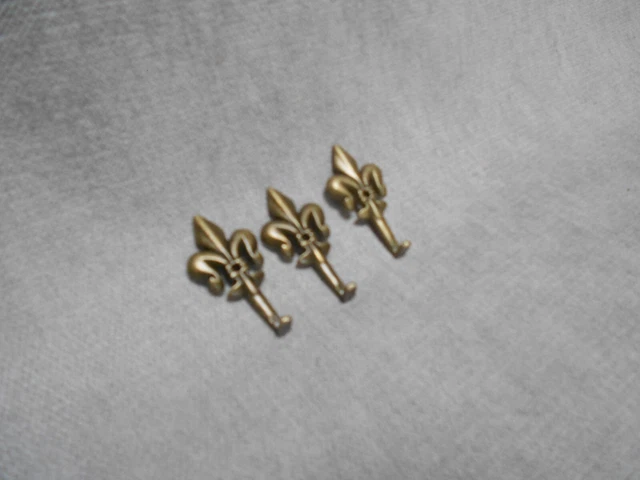 10 French Vintage  metal  tiny Hooks Hangers :  LIS pattern 3