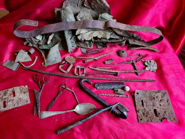1700s fur trade campsite odds and ends