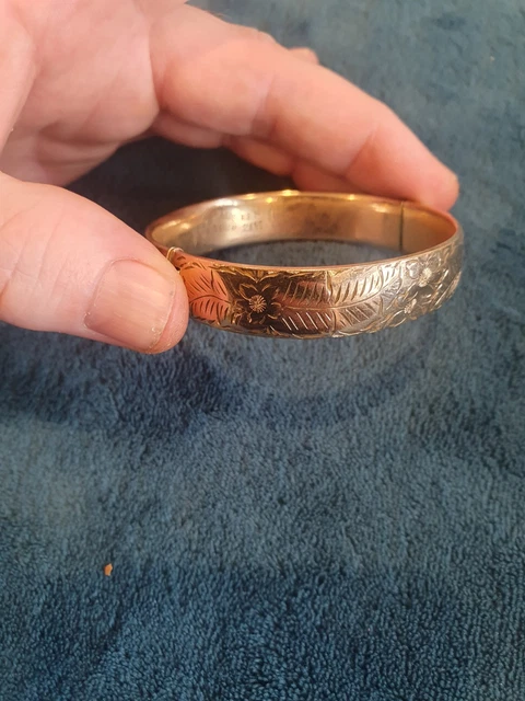 Beautiful R & M 9ct Gold, Metal Core - Hinged Bangle - 23.13g