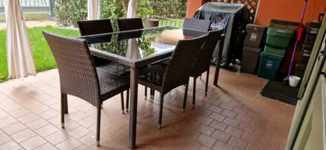 tavolo da esterno con sedie