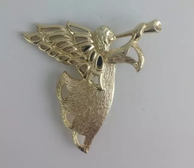 Vintage Beautiful Angel Blowing Trumpet Gold Tone 2" x 2.25" Lapel Hat Pin