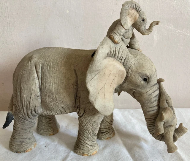 Rare ! Tuskers Elephant Family Figurine 91212 ‘Ups A Daisy’ Large figure
