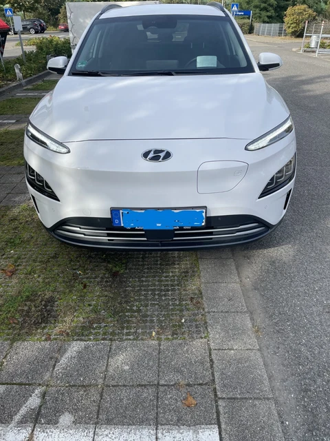 Hyundai Kona Elektro Trend - 136 PS 09-2022, 5000 Km, Trend-Assistenz-Navi-Paket Hyundai Kona Elektro Trend - 136 PS 09-2022, 5000 Km, Trend-Assistenz-Navi-Paket