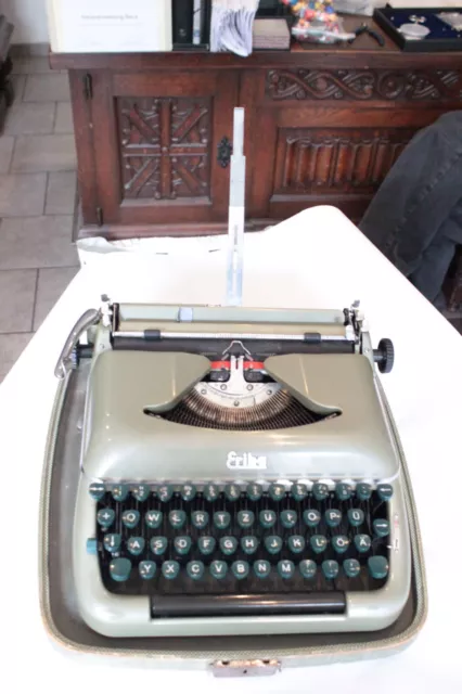 Erika Schreibmaschine mit Koffer