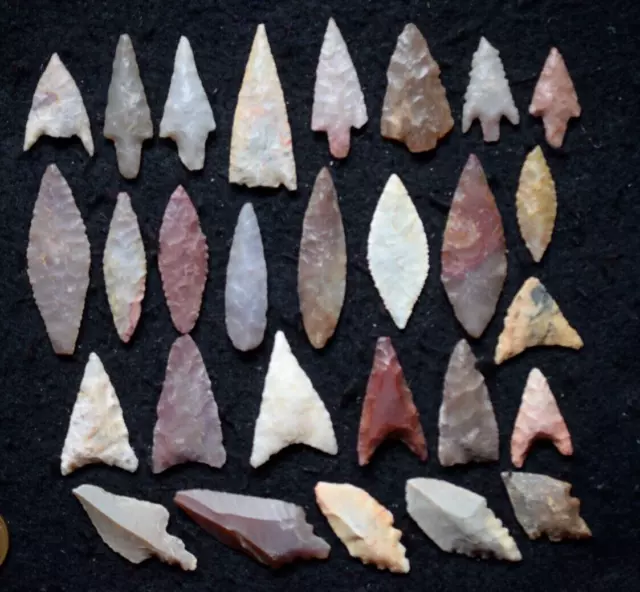 28 common, mixed Sahara Neolithic projectile points/tools