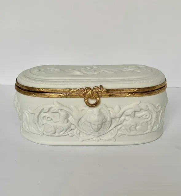 Large Limoges France White Bisque Porcelain Cherubs Trinket Box