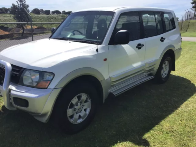 Mitsubishi Pajero LWB 4x4 Mitsubishi Pajero LWB 4x4